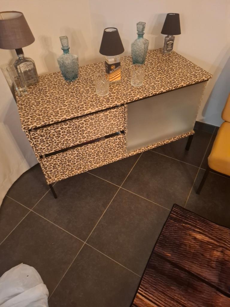 Tv meubel luipaard print met 2 lades + glaze schuifdeur, Ophalen