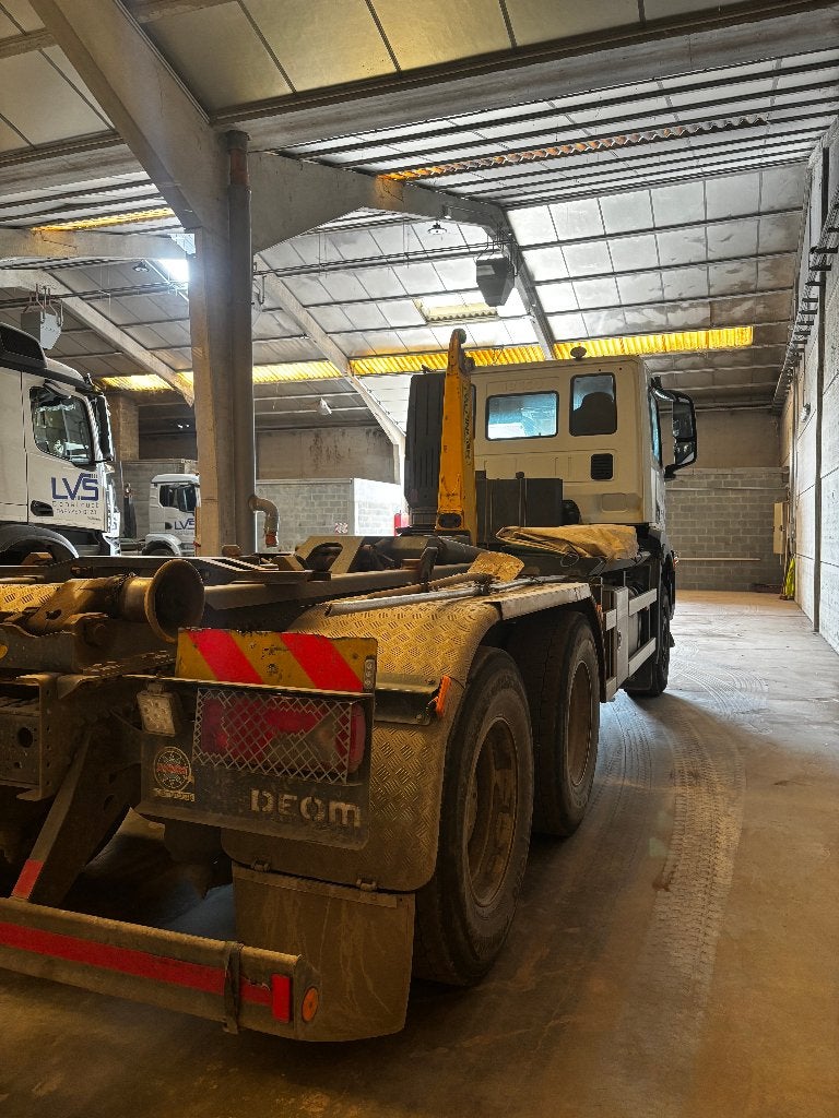 Camion + lame de déneigement, Achat, Euro 6, Noir, 2 portes