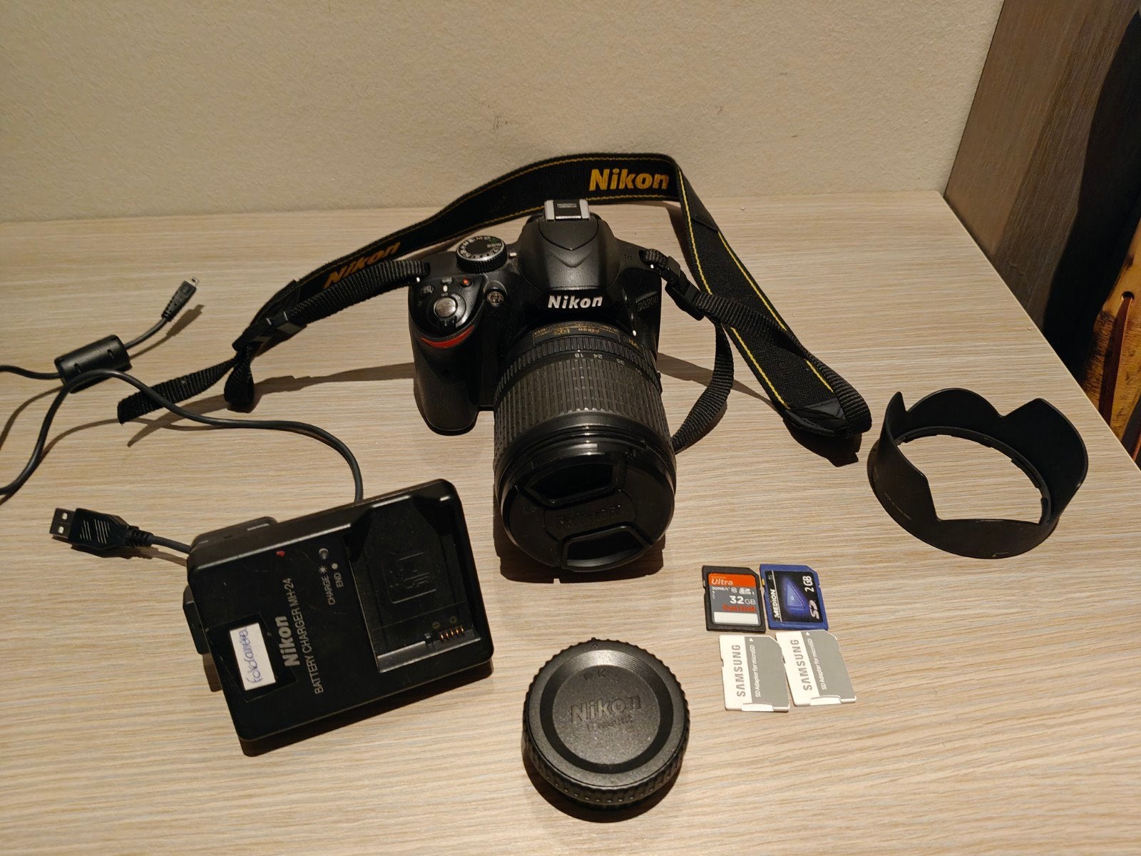 Nikon D3200 met lens en toebehoren, Audio, Tv en Foto, Fotocamera's Digitaal, Ophalen of Verzenden, Oplader, Nikon