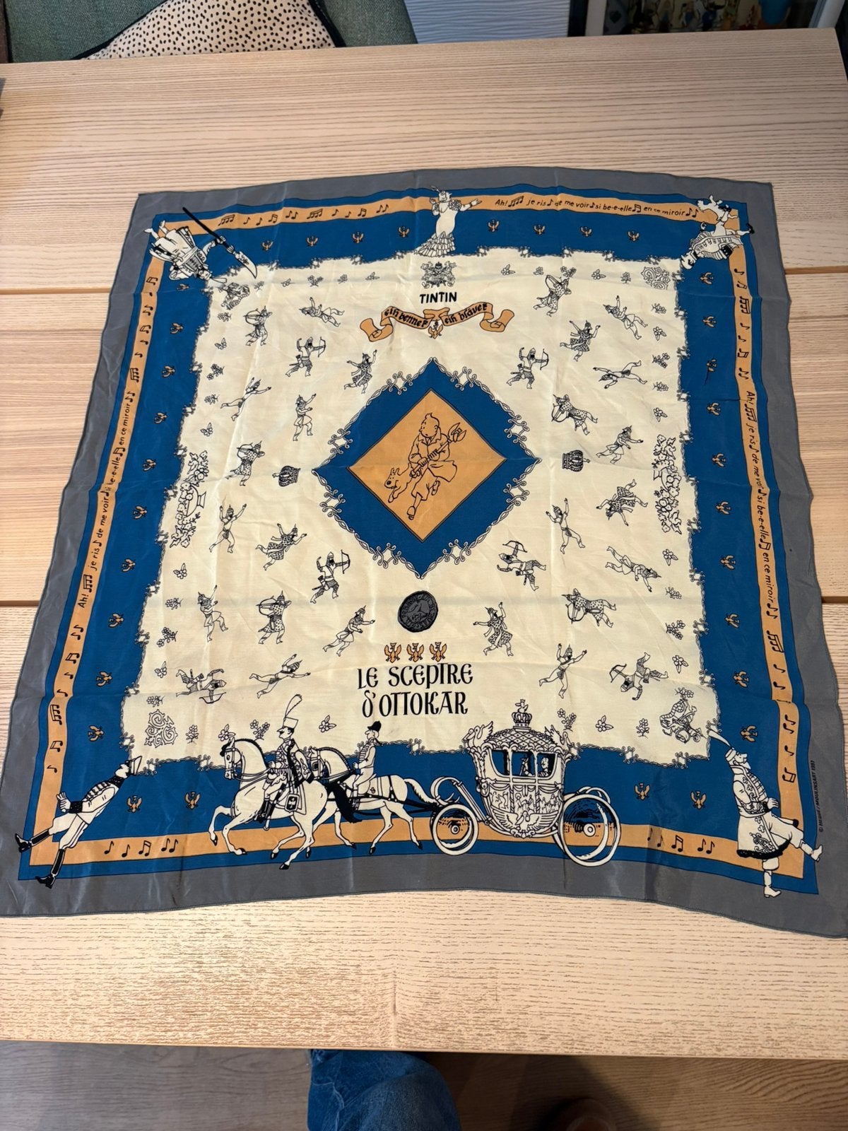 Tintin - Foulard en soie, Collections, Enlèvement ou Envoi, Tintin, Comme neuf