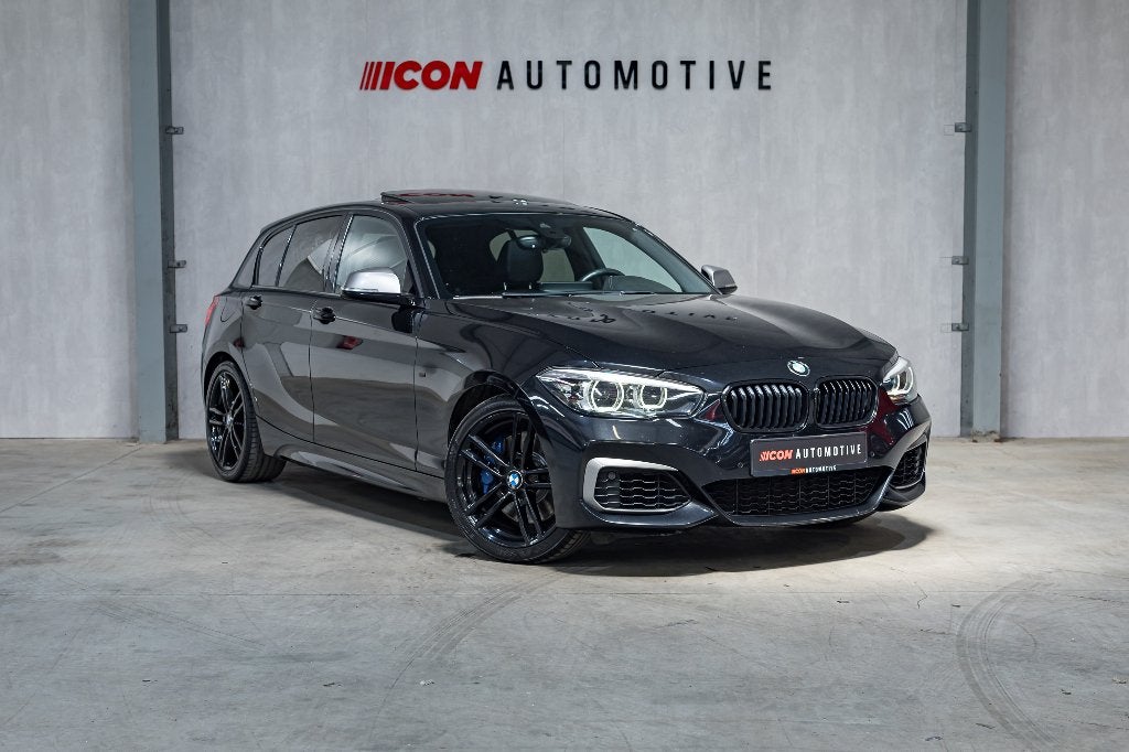 BMW F20 M140i - PANO | XDRIVE | NAVPRO | CAMERA | HRMNKRDN, Auto's, BMW, Bedrijf, Te koop, 1 Reeks, 360° camera, 4x4, ABS, Achteruitrijcamera