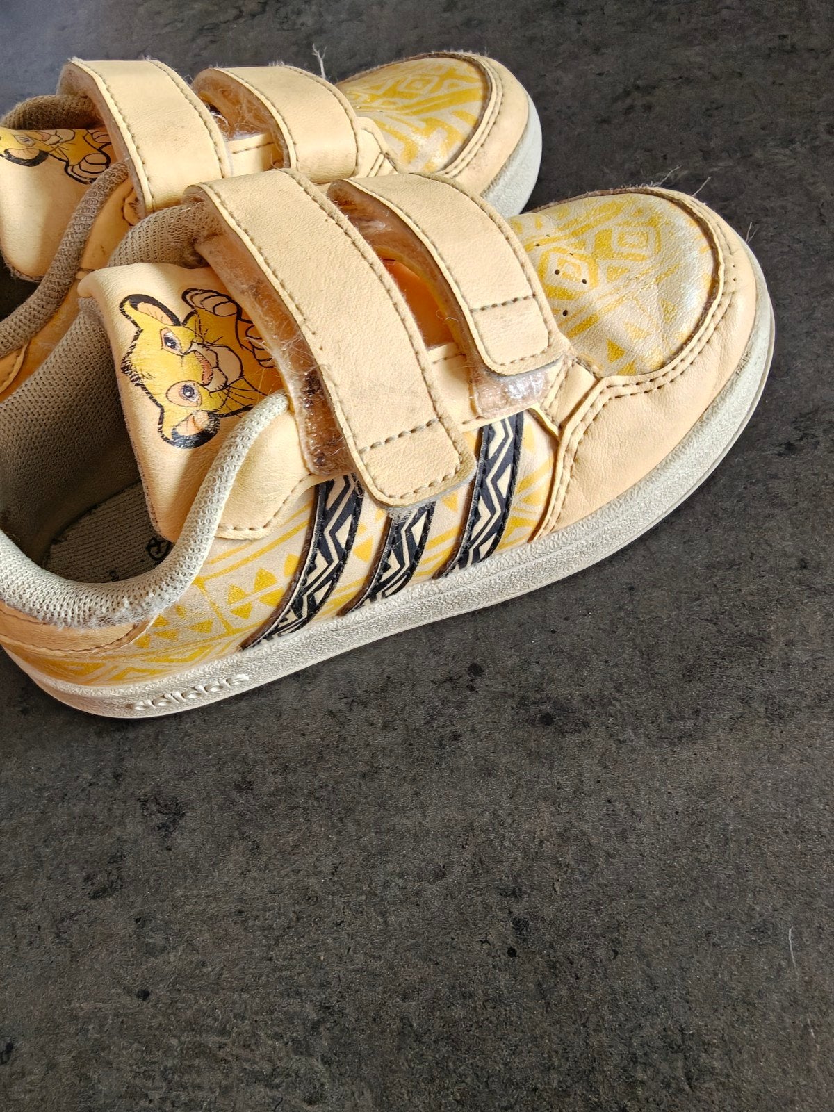 Adidas sneakers Leeuwenkoning maat 26, Kinderen en Baby's, Ophalen of Verzenden