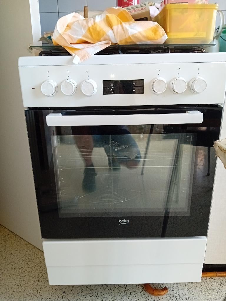 Belle cuisinière à gaz avec four de Beko qui fonctionne bien, Electroménager, Gaz, 4 zones de cuisson, Comme neuf, Enlèvement