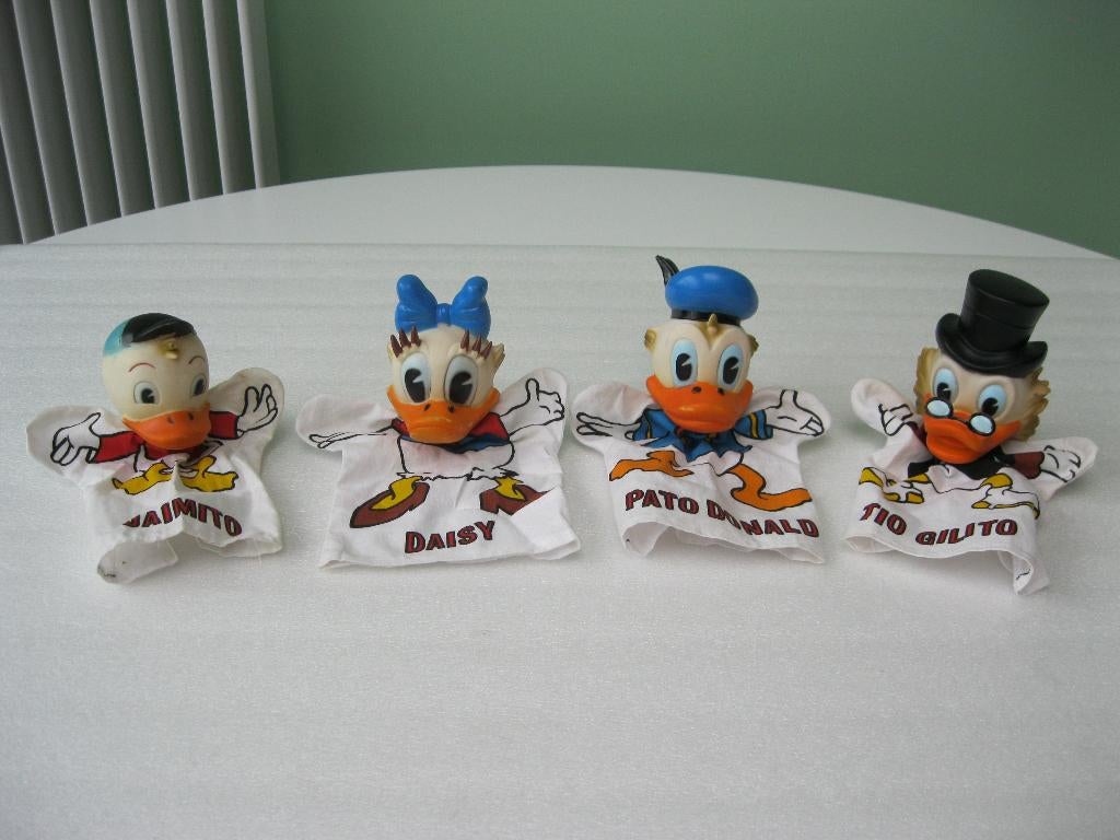 Famosa: Lot van 4 Disney handpoppen Donald Duck, Ophalen of Verzenden, Donald Duck, Gebruikt, Beeldje of Figuurtje