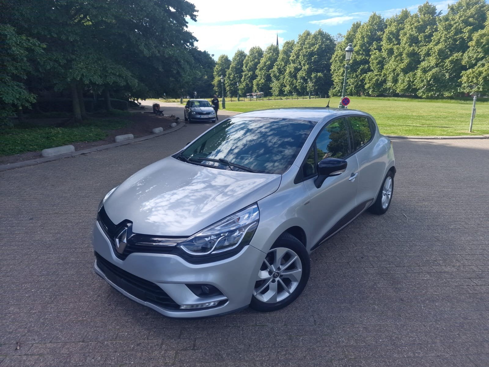 CLIO benzinemotor 0.9 Ketting jaar 2018 MET 130000 KM, Auto's, Renault, Particulier, Clio, Airbags, Bluetooth, Boordcomputer, Elektrische ramen