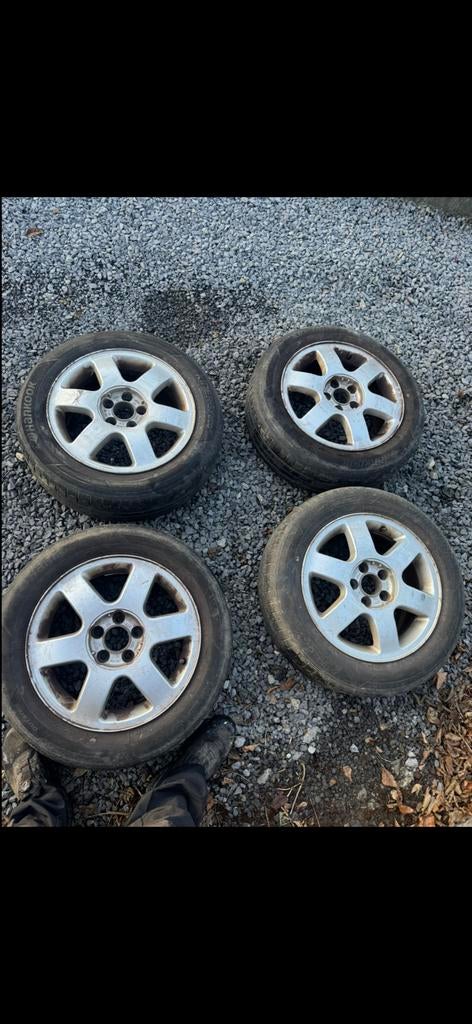 4 jantes alu audi 5 trou bon pneu 175/65r15, Enlèvement, Jante(s)
