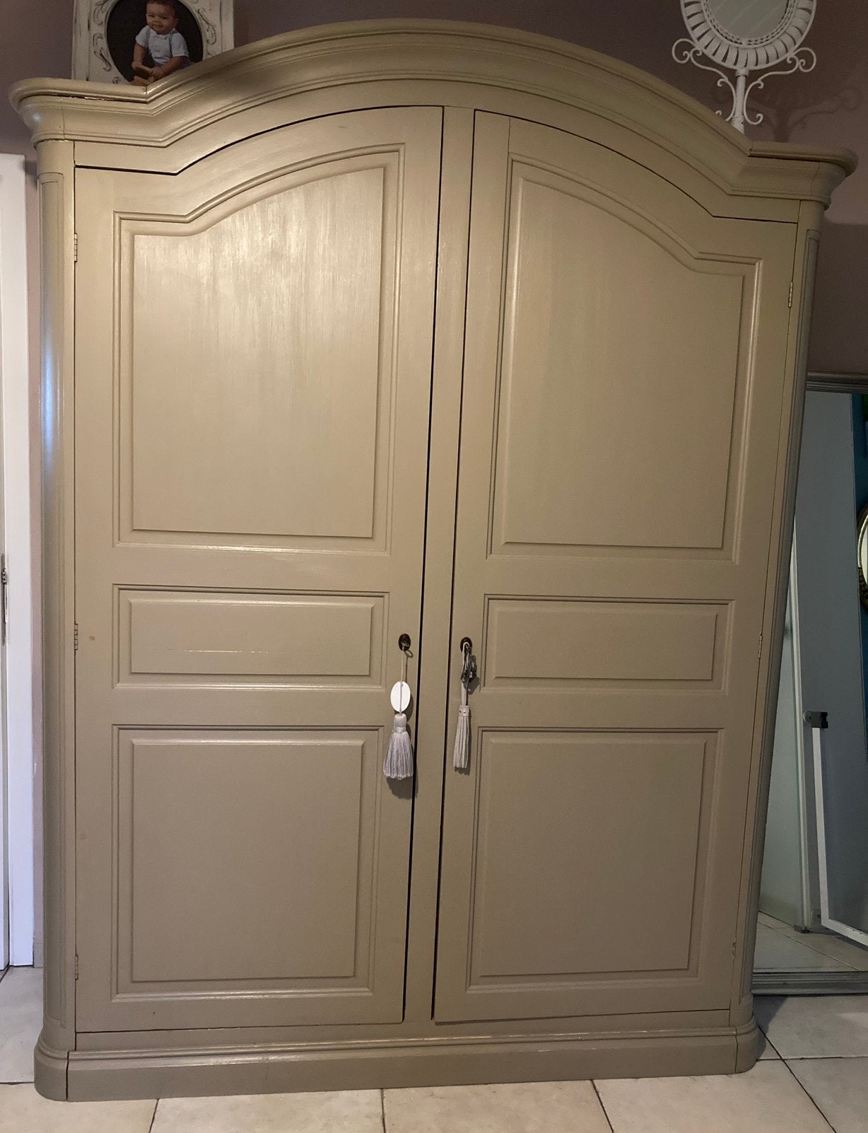Armoire penderie, deux portes couleur sable . Style flamant, Maison & Meubles, Armoires | Buffets, Chêne, 150 à 200 cm, Enlèvement