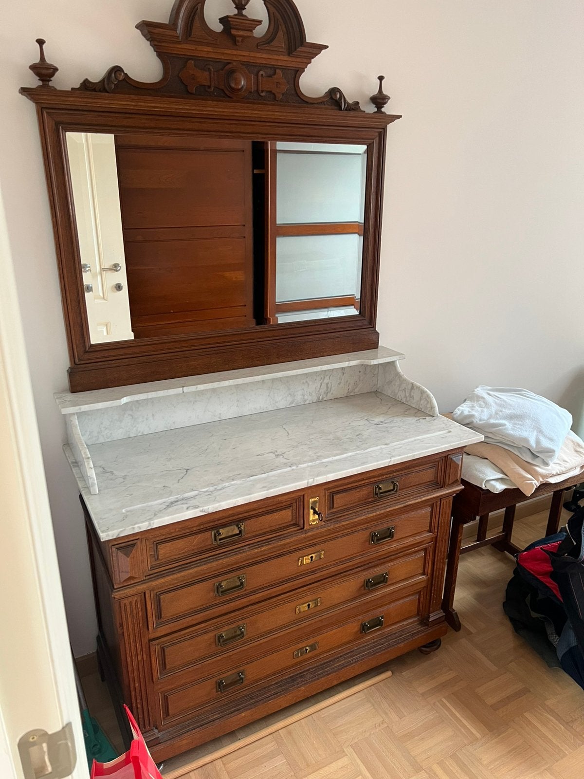 Armoire ancienne avec miroir, Enlèvement