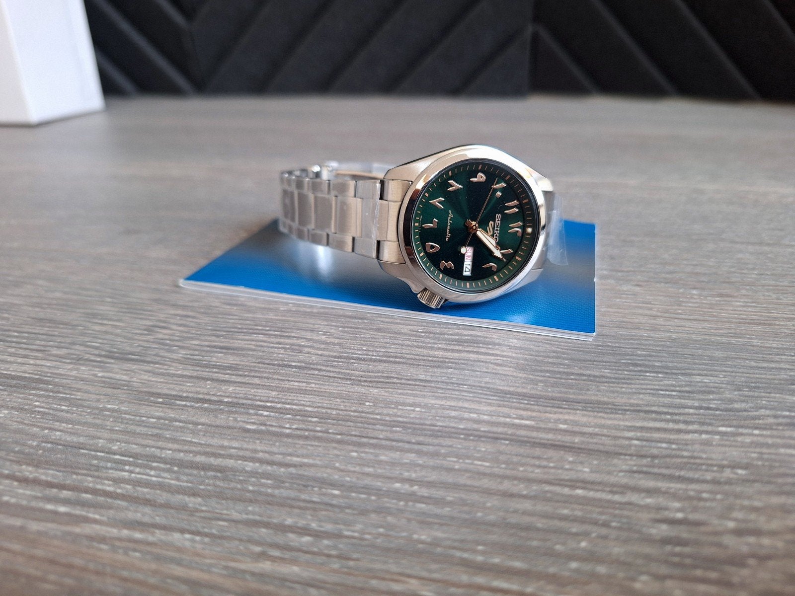 NEUVE - Rare Montre SEIKO 5 Automatic Arabic Dial, Bijoux, Sacs & Beauté, Montres | Hommes, Enlèvement, Neuf, Montre-bracelet