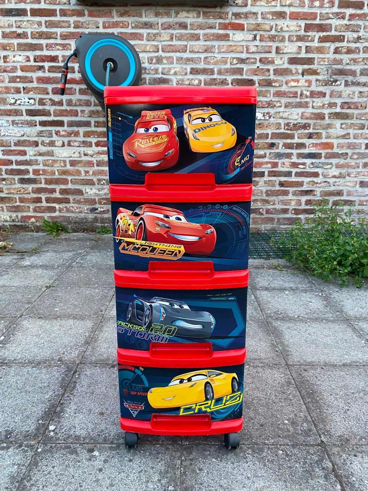 Kastje van Cars, Ophalen