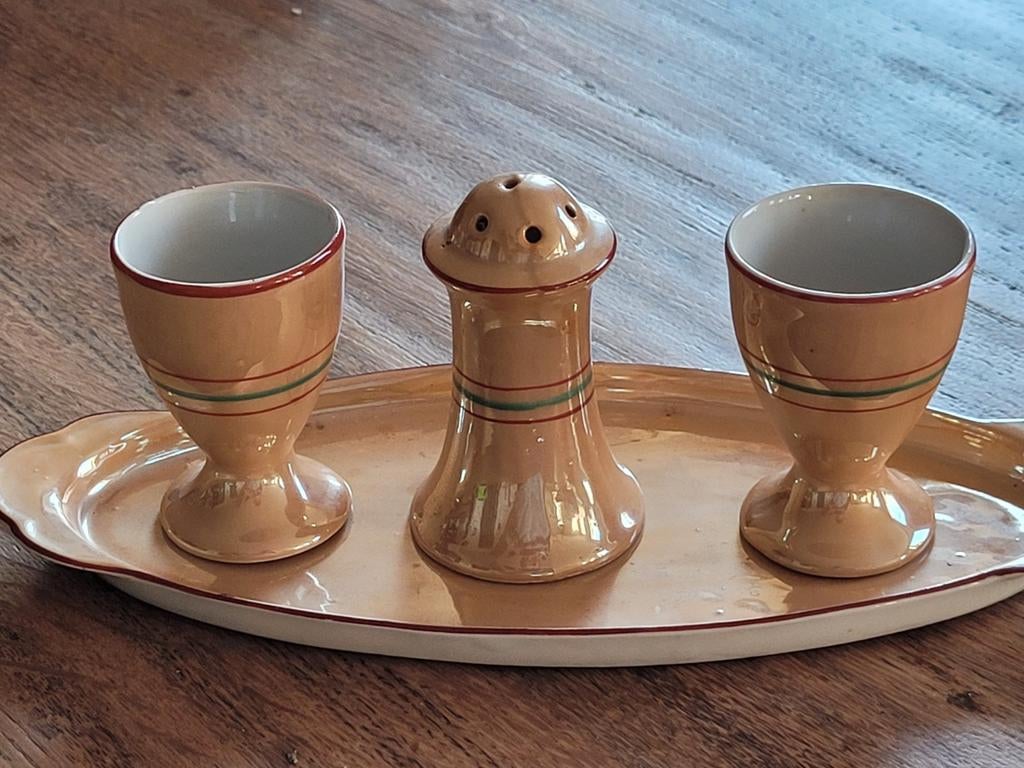 Service déjeuner  coquetiers porcelaine  nacrée, Envoi