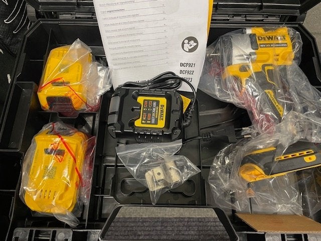 Dewalt DCF921E2T 18V Slagmoersleutel 2x accu +lader Nieuw, Verzenden, Overige typen, DeWalt