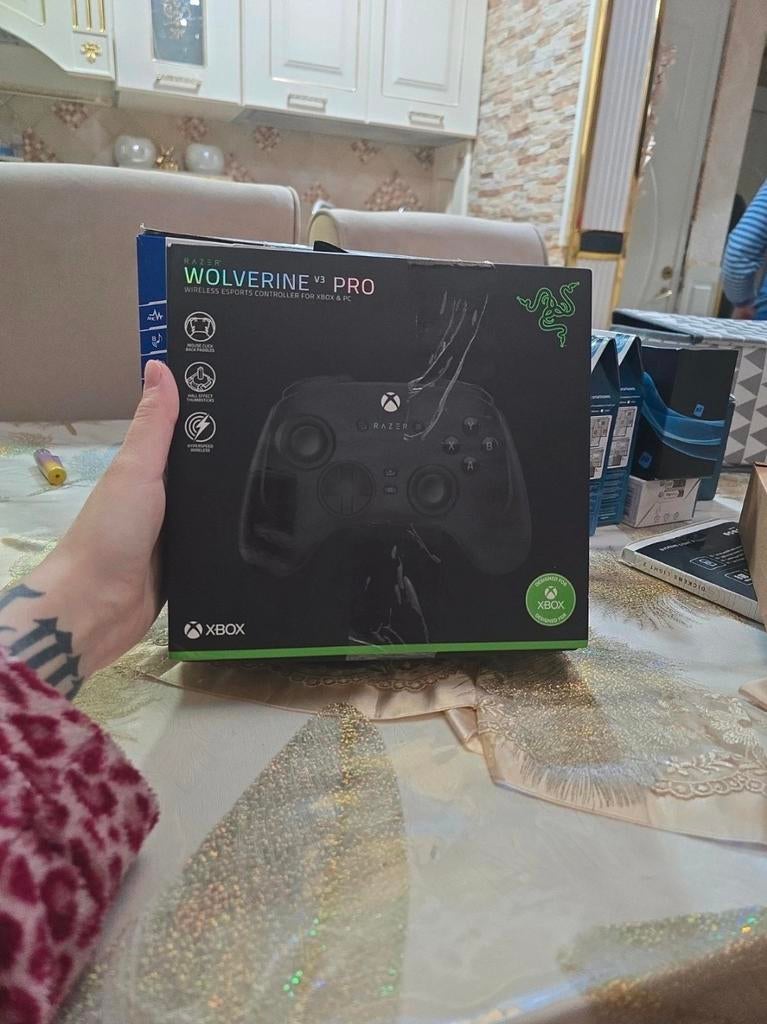 Razer Wolverine v3 Pro, Enlèvement ou Envoi
