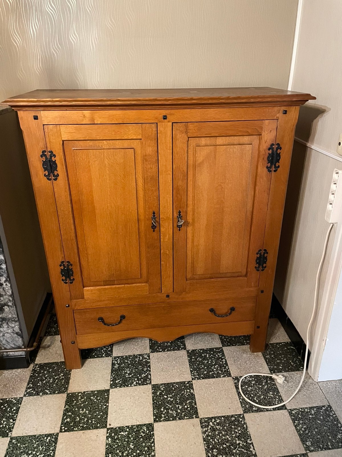 Eiken kast, Ophalen
