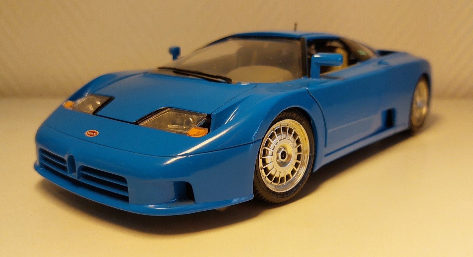 Burago Bugatti EB110 bleue à l'échelle 1/18, Hobby & Loisirs créatifs, Voitures miniatures | 1:18, Enlèvement ou Envoi, Comme neuf