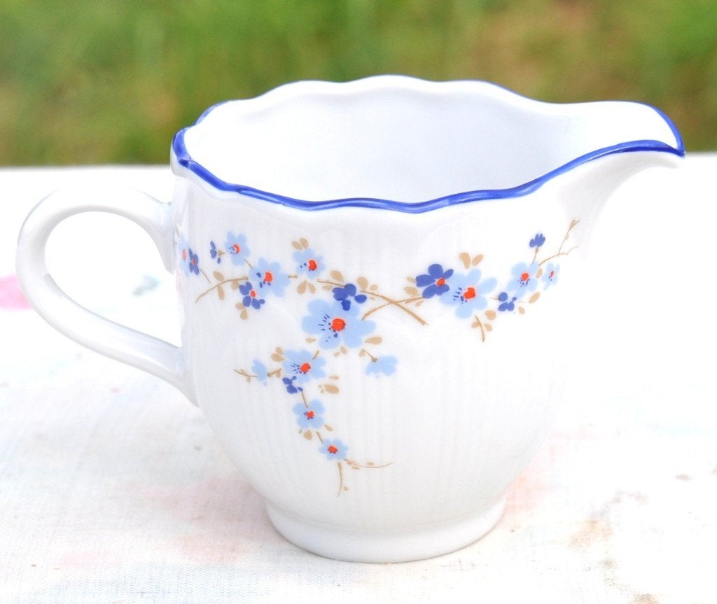 pot au lait porcelaine bavaria guirlande fleur bleu, Antiquités & Art, Enlèvement ou Envoi