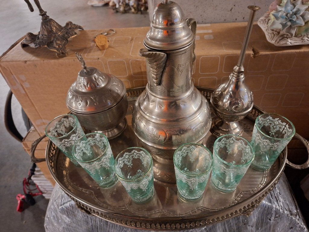 Service à thé arabe, Enlèvement