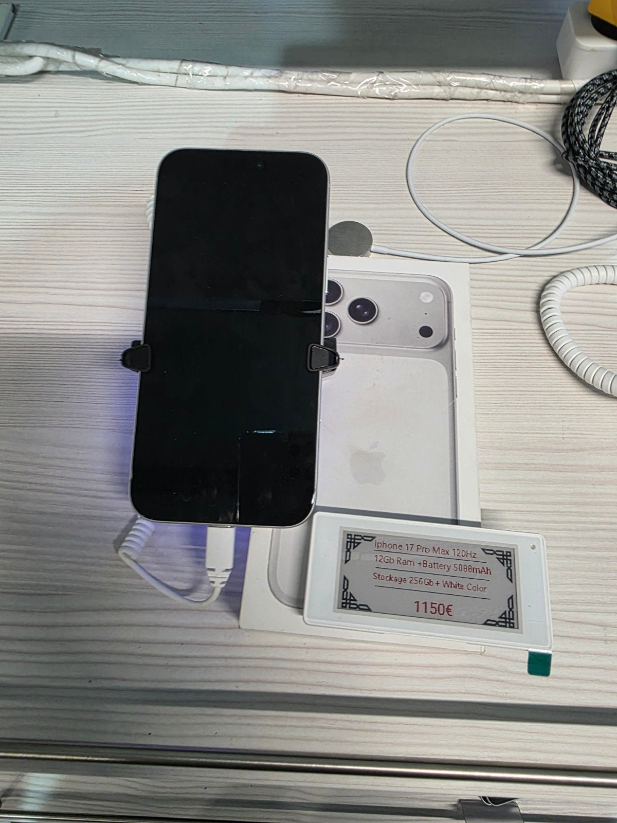 iPhone 17 Pro Max (256GB) in de kleur Wit, inclusief AirPods, Apple, Nieuw, Ophalen of Verzenden, Apple