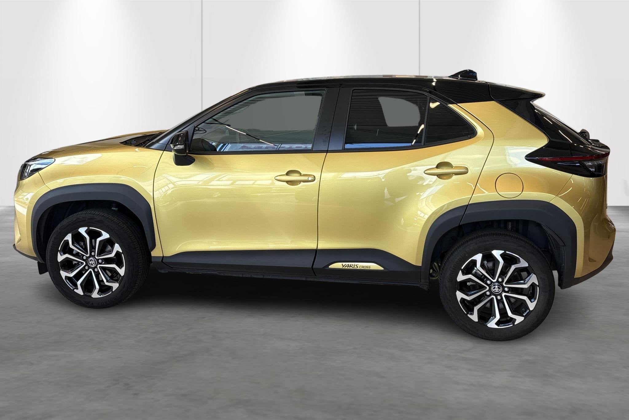 Toyota Yaris Cross 1.5 VVT-ie Hybrid Dynamic Plus CVT - incl, Auto's, Toyota, Stof, Gebruikt, 750 kg, Overige kleuren