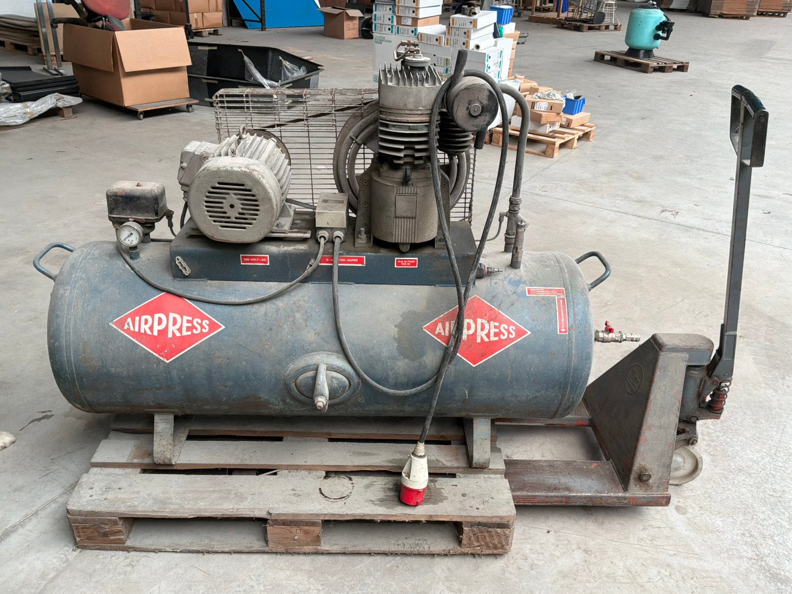 Compressor 380 volt, Doe-het-zelf en Bouw, Ophalen, Zo goed als nieuw