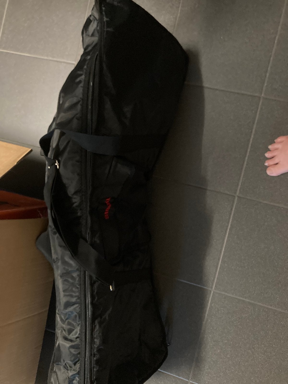 Zwart zoals op foto merk en heeft plaats voor broeken, Muziek en Instrumenten, Ophalen, Zo goed als nieuw