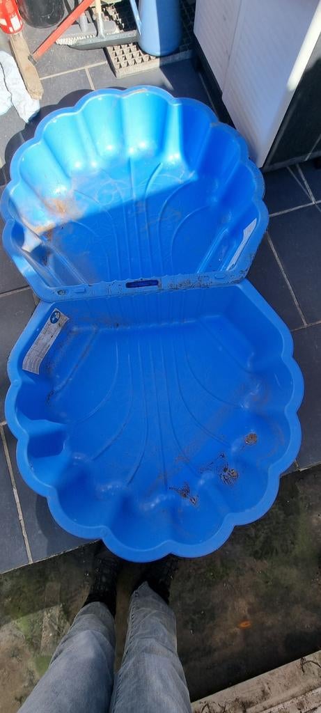 Waterbad en zandbak voor kleuters, Ophalen