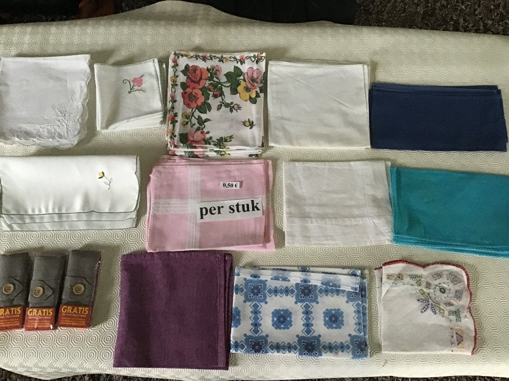 15 tal setjes servetten aan 0,50 euro per servet, Huis en Inrichting, Keuken | Textiel, Ophalen of Verzenden, Zo goed als nieuw