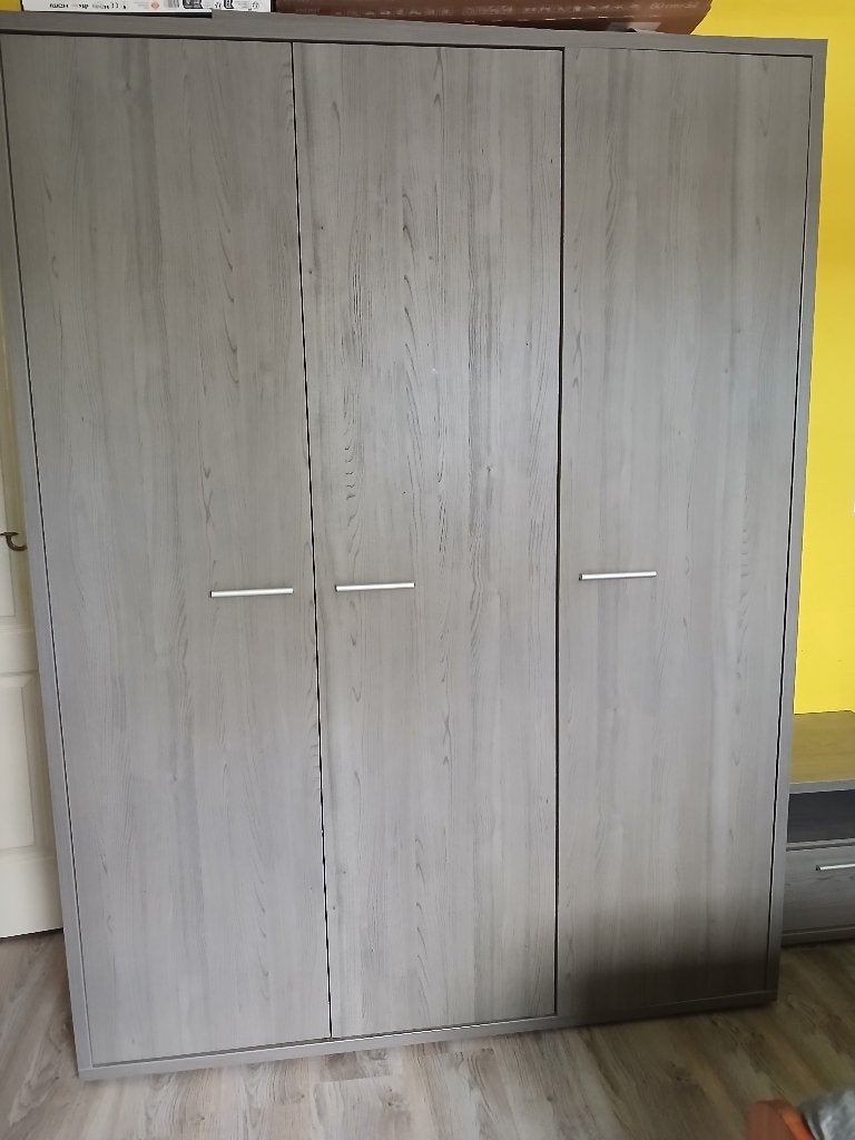 Lit + sommier + garde robe + table de chevet + matelas, Sommier à lattes, Enlèvement, 180 cm ou plus, 85 à 100 cm