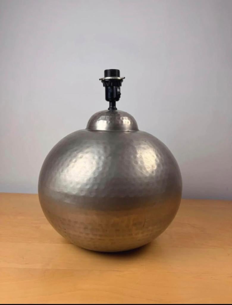 Lampe vintage en métal martelé, Maison & Meubles, Enlèvement ou Envoi, Comme neuf, Métal