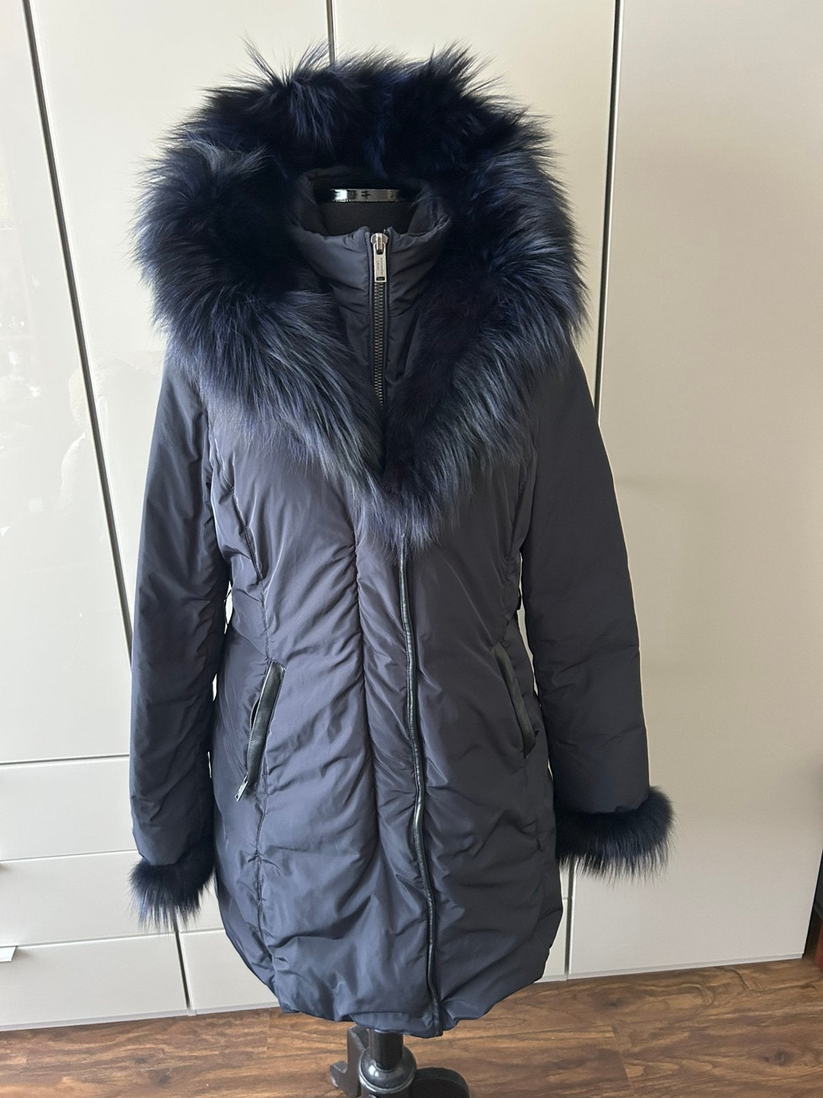 Doudoune d’hiver bleu marine, capuche fourrure détachable, Enlèvement, Porté, Taille 42/44 (L), Bleu