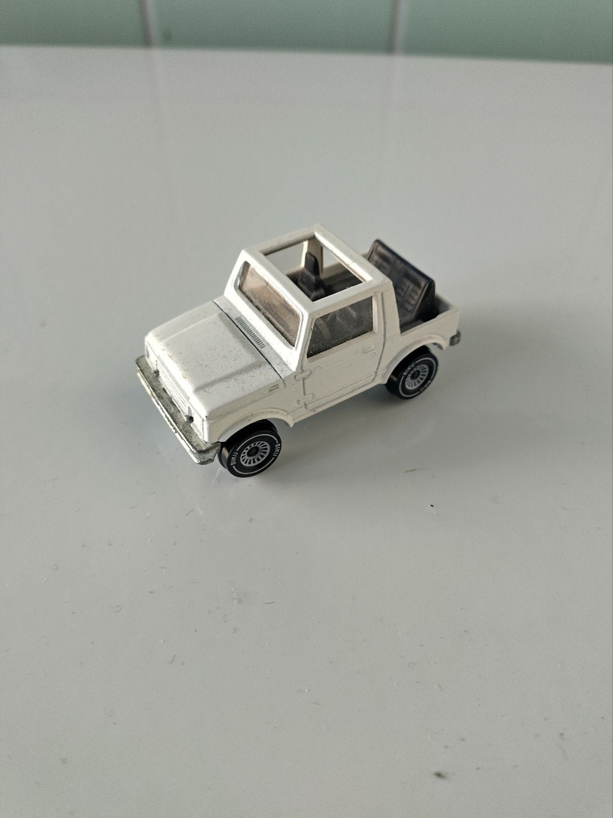 Vintage Siku Suzuki SJ 413 AFHALING LEES BESCHRIJVING, Enlèvement, Utilisé, Voiture, SIKU