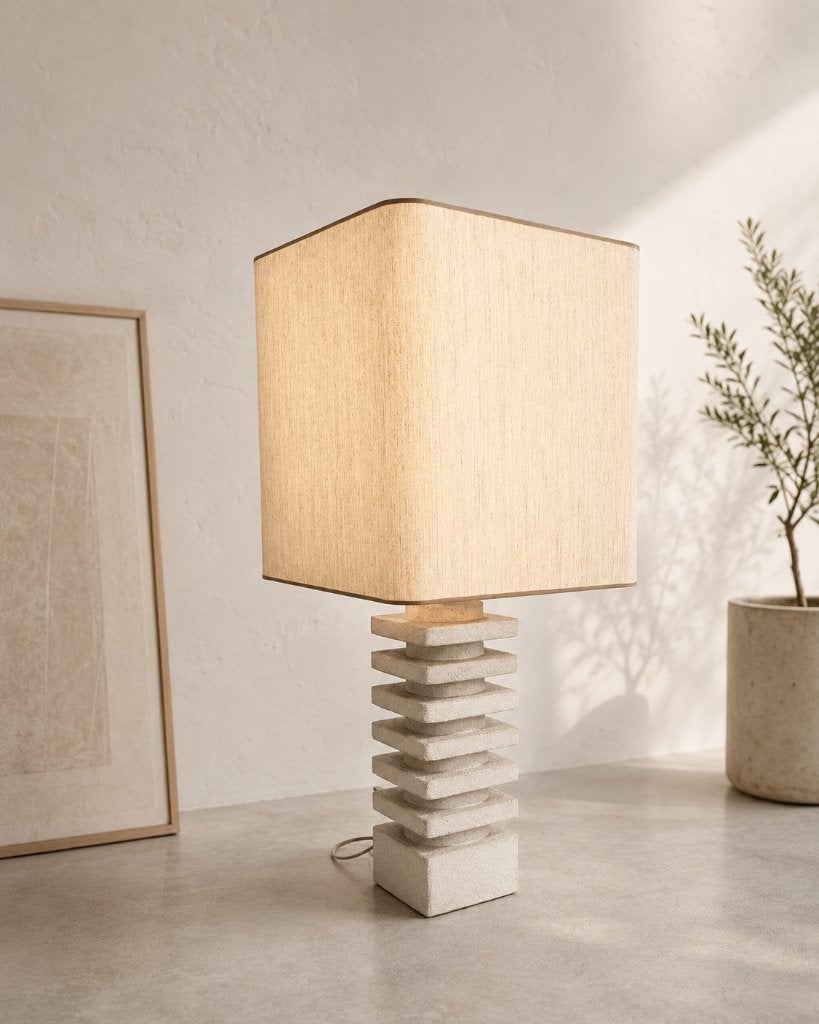Grande lampe brutaliste en pierre calcaire – circa 1970, Blanc, Enlèvement