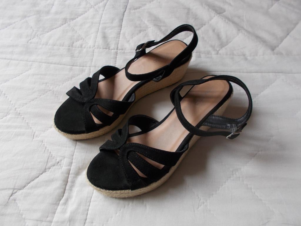 Chaussures noires à talons compensés Anna Field., Vêtements | Femmes, Chaussures, ANNA FIELD, Chaussures à haut talons, Comme neuf