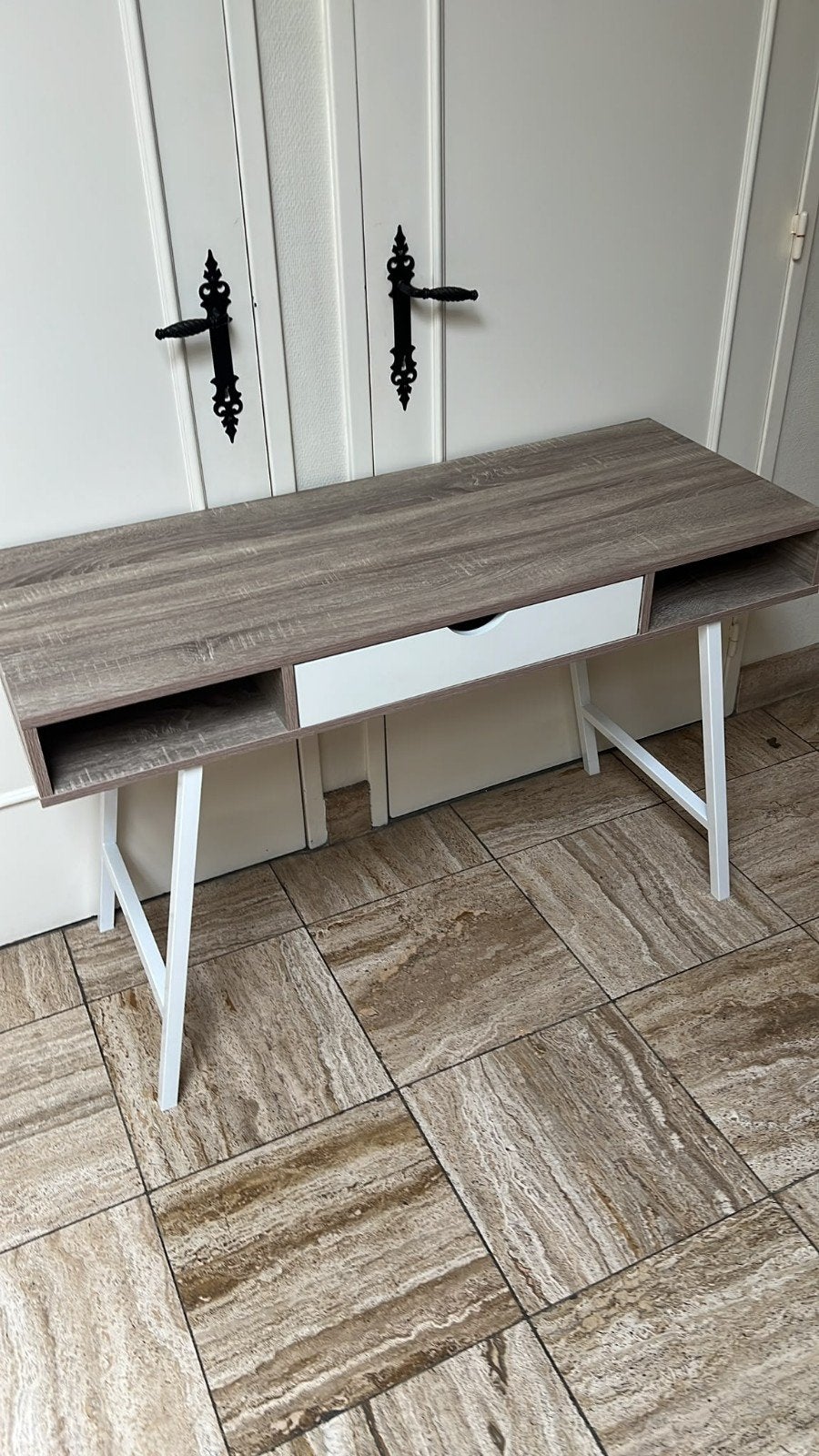 Stevige bureau in nieuw staat, Ophalen