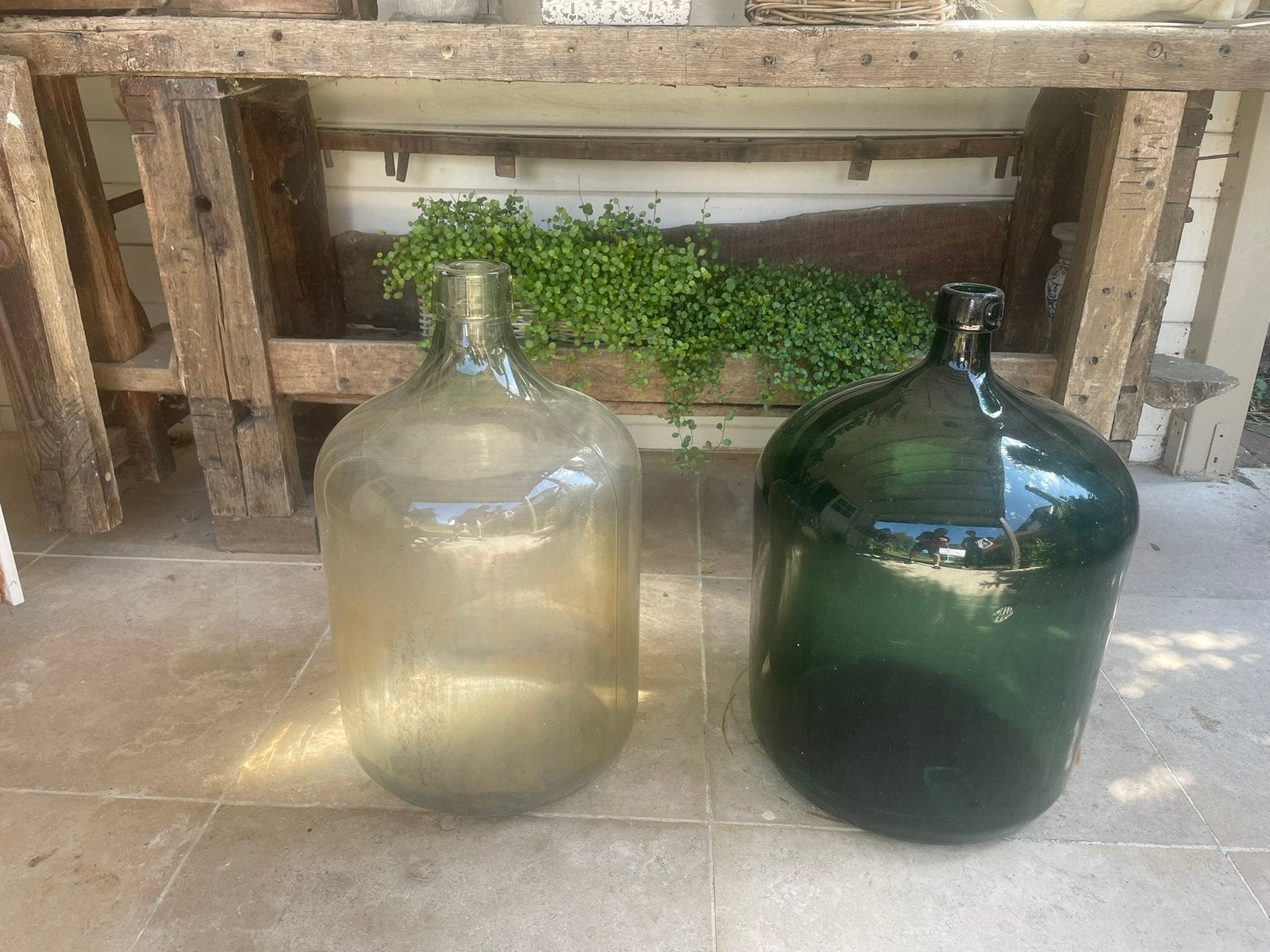 Dame jeanne een wit glas en een  groen glas. Samen 70 euro., Ophalen, Gebruikt