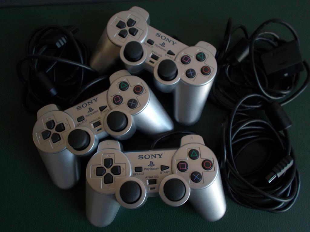 NIEUW  Playstation 2 controllers silver, Ophalen, Online, Overige genres, Vanaf 12 jaar