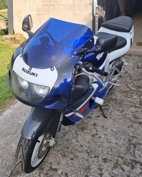 ️ Suzuki GSXR 750 – 1999 – 32.000 km – Très bel état, Motos, Motos | Suzuki, 750 cm³, Occasion, Plus de 35 kW, Échappement sport