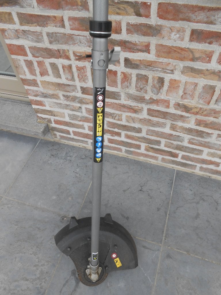 Bosmaaier met oplader+batterij 18 V merk Ryobi, Tuin en Terras, Ophalen, Zo goed als nieuw, Accu