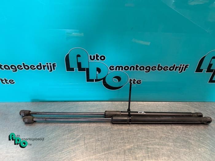 Set Gasdempers Achterklep van een Dacia Sandero, Auto-onderdelen, Carrosserie, Dacia, Gebruikt, 3 maanden garantie, Ophalen of Verzenden