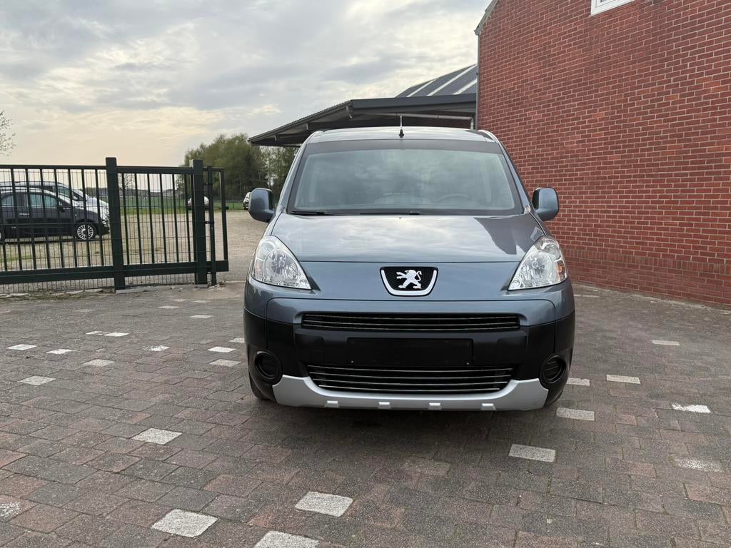 Peugeot Partner 1.6hdi bj 2009 gekeurd vvk!!!, Auto's, Voorwielaandrijving, Zwart, 4 cilinders, 5 deurs