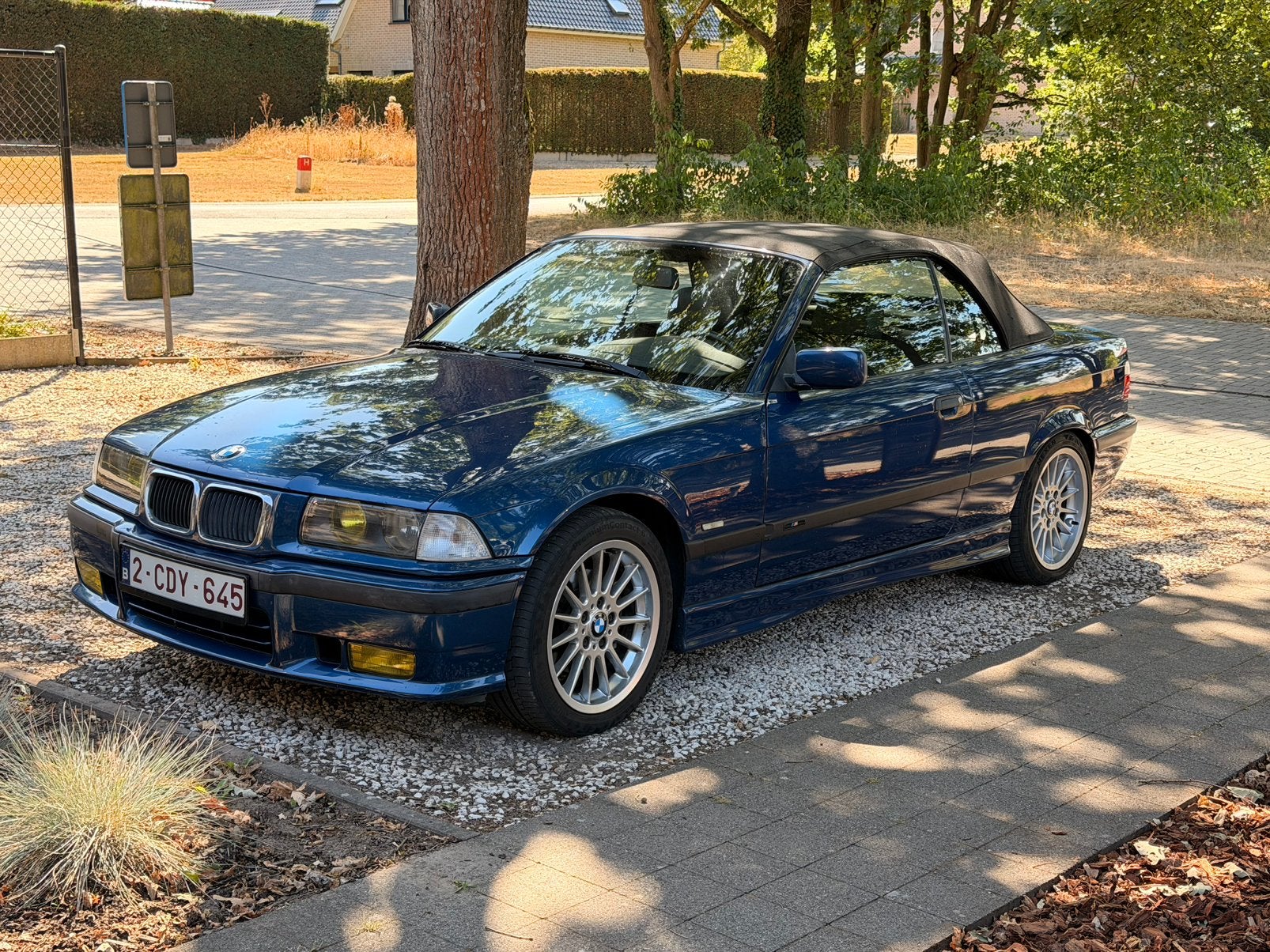 BMW e36 m pakket 318i cabrio blauw 1998, Auto's, 4 zetels, Achterwielaandrijving, Zwart, 4 cilinders