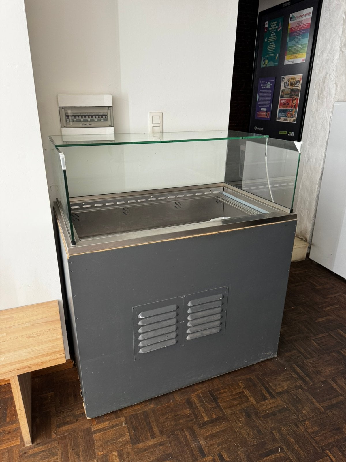 Saladbar, Zakelijke goederen, Ophalen