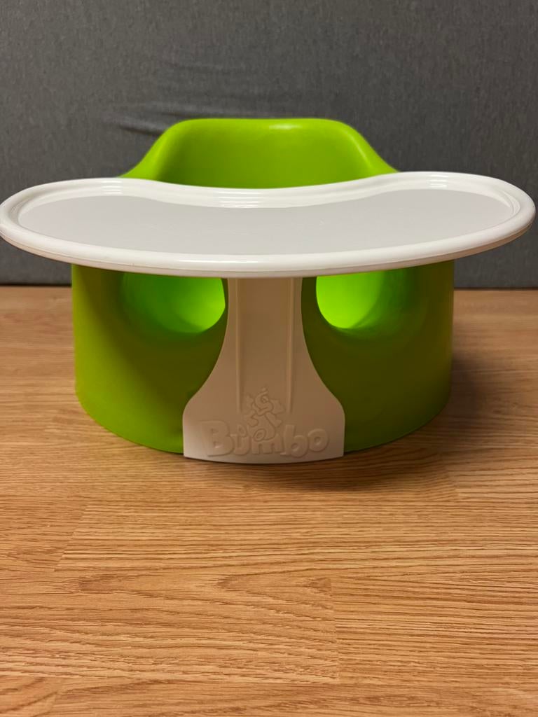 Bumbo seat met afneembaar tafeltje, Kinderen en Baby's, Overige Kinderen en Baby's, Ophalen, Zo goed als nieuw