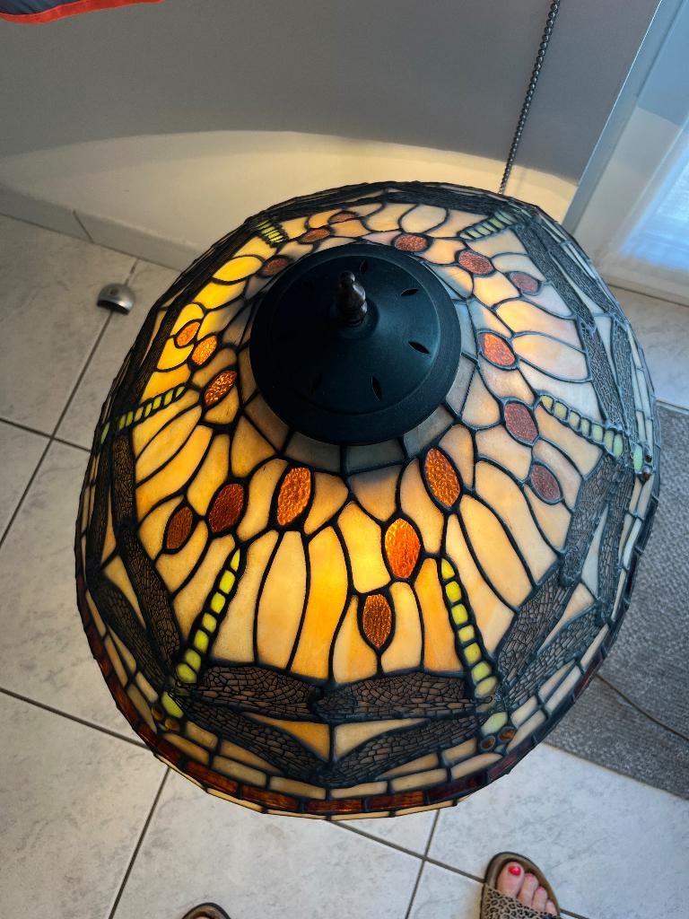 Bronzen lamp in Tiffany s, Enlèvement