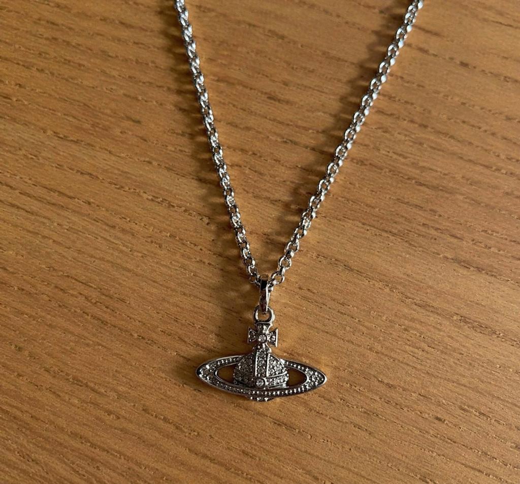 Vivienne Westwood Ketting Met Diamantjes Zilver Voor Zomer, Handtassen en Accessoires, Kettingen, Met kristal, Ophalen of Verzenden