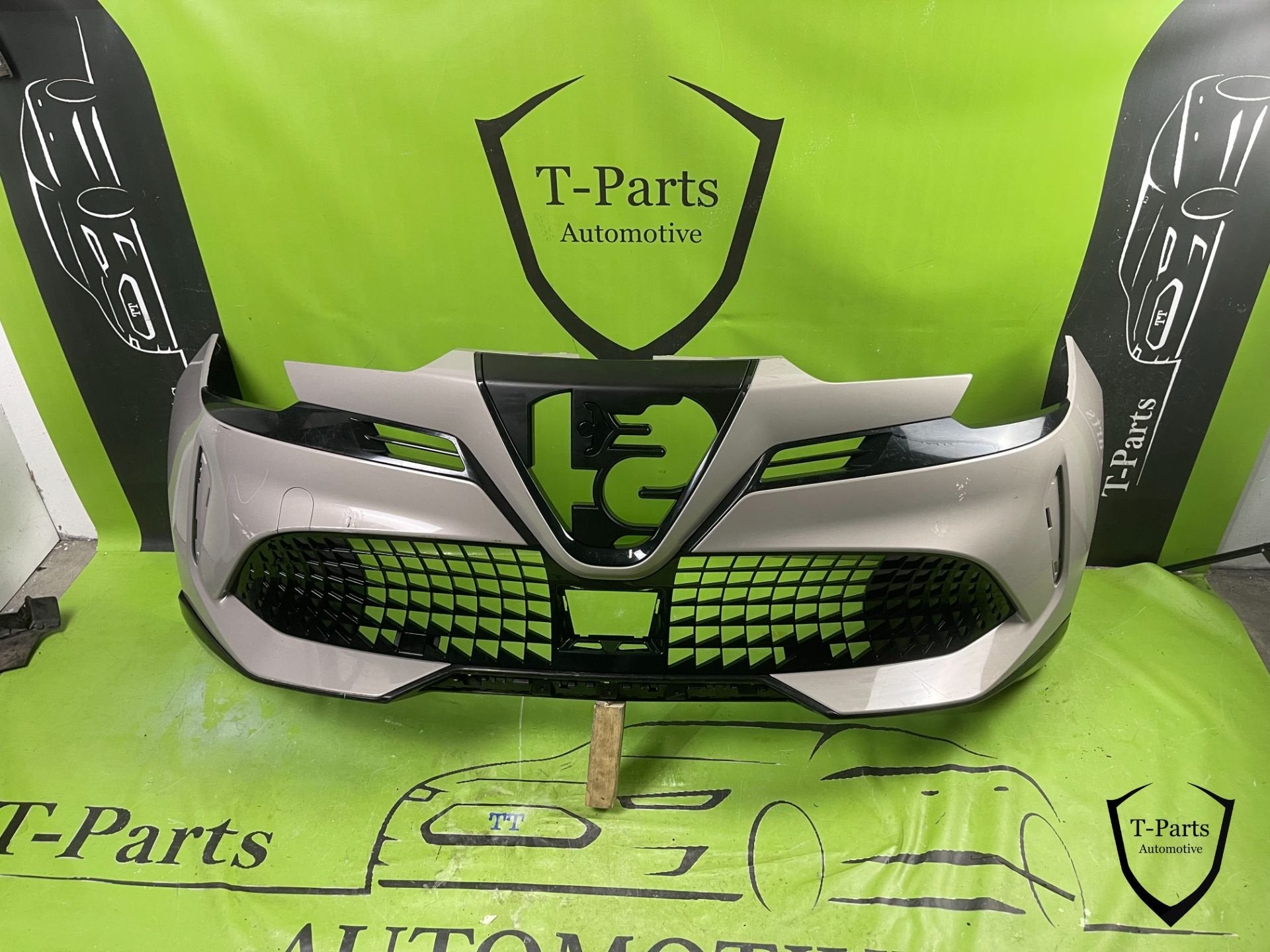 alfa romeo junior voorbumper bumper, Auto-onderdelen, Info@fabrikant.eu, Alfa Romeo, Bumper, Fabrikantstraat 1
1000 AA  Amsterdam