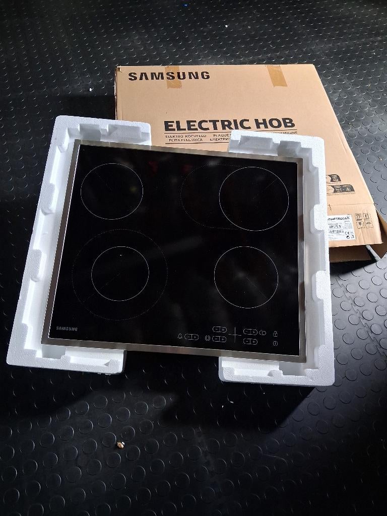 Vitrokeramische kookplaat, Elektronische apparatuur, Ophalen, Keramisch, 4 kookzones, Zo goed als nieuw