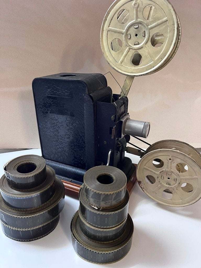 8 historische 35mm-films (Gaumont) + antieke filmprojector, Ophalen, Voor 1940, Projector