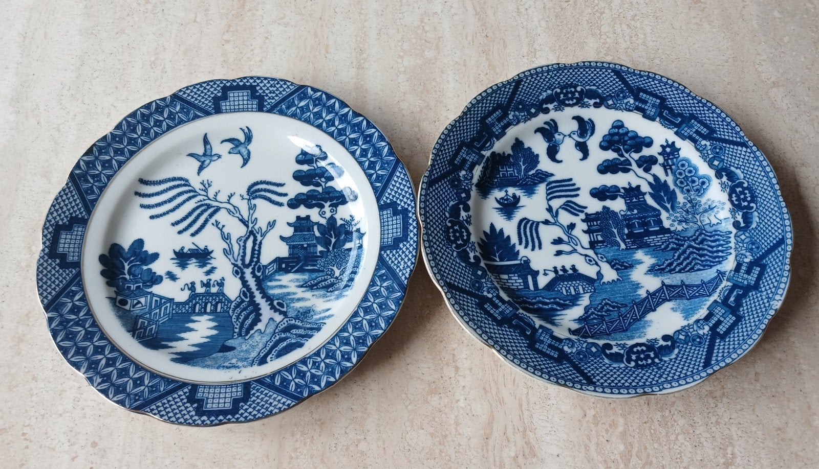 Lot de 2 assiettes en porcelaine vintage, Enlèvement