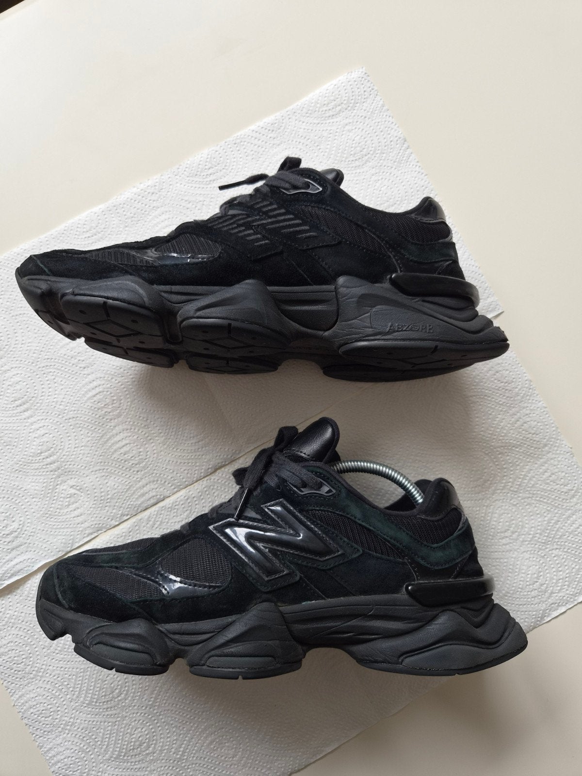 New Balance 9060 zwart — Herensneakers maat 43, Ophalen of Verzenden, Zo goed als nieuw, Sneakers, New balance